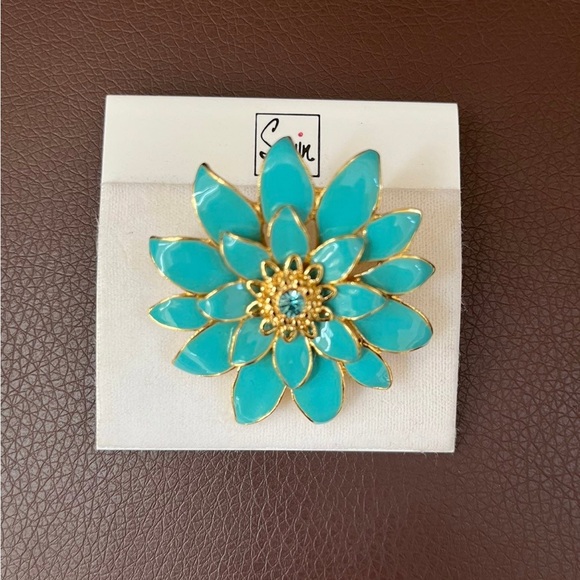 Jewelry - Turquoise Flower Brooch